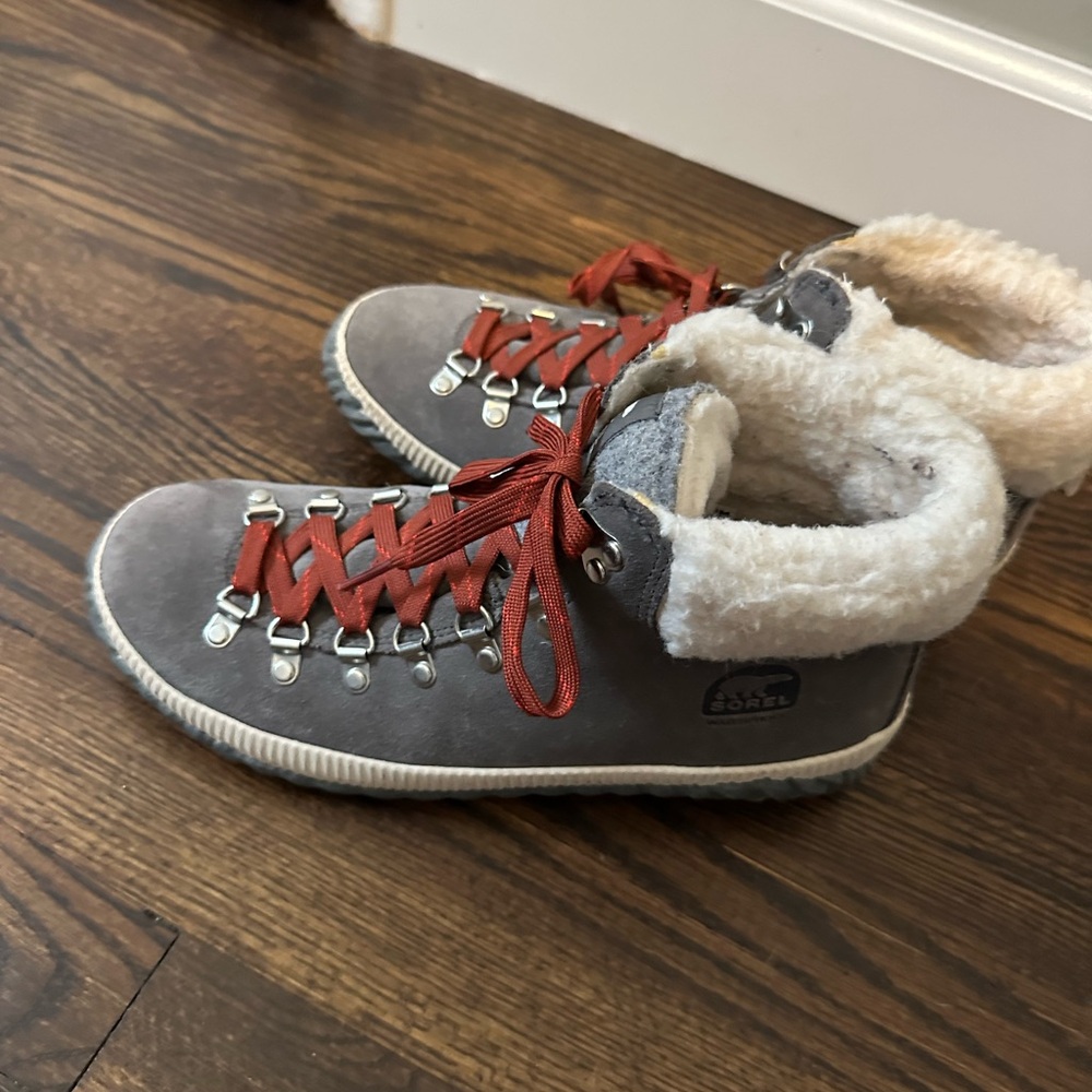 Side 9 Sorel hiking boot. Worn a couple of times.
